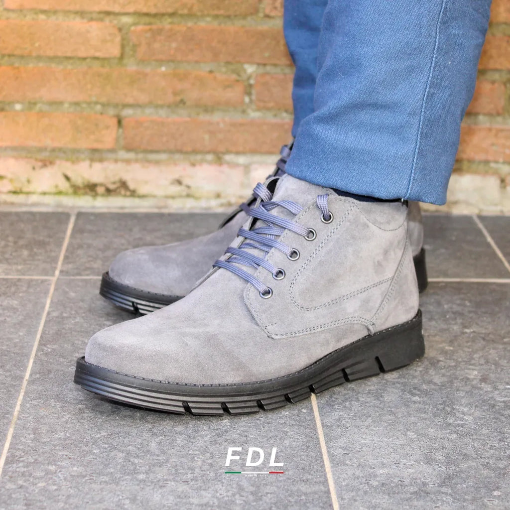 Botines Cesare de Ante Color Gris