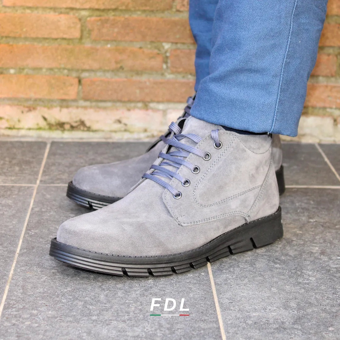 Botines Cesare de Ante Color Gris